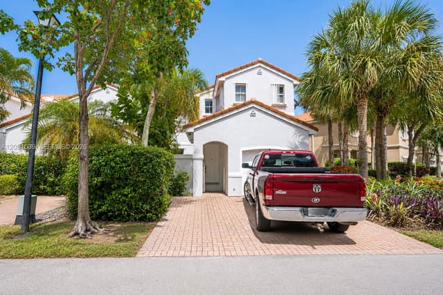 1115 Weeping Willow Way, Hollywood FL 33019 - Hollywood, FL - Photo 2