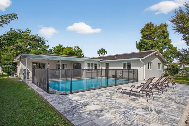 2421 NW 114th Avenue, Coral Springs FL 33065 - Coral Springs, FL - Photo 2