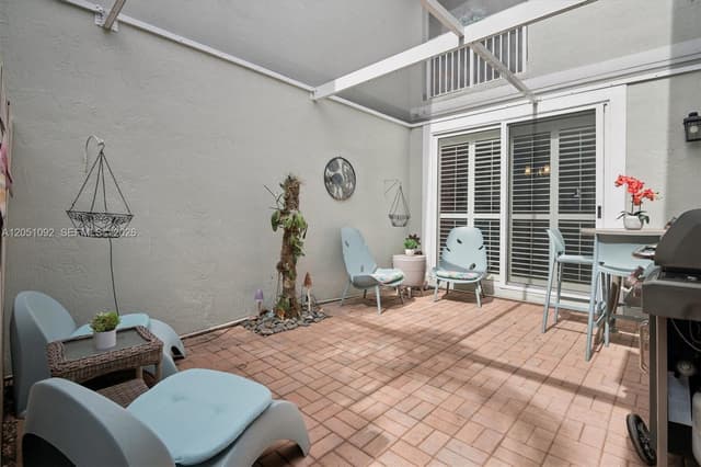 1140 Weeping Willow Way, Hollywood FL 33019 - Hollywood, FL - Photo 3