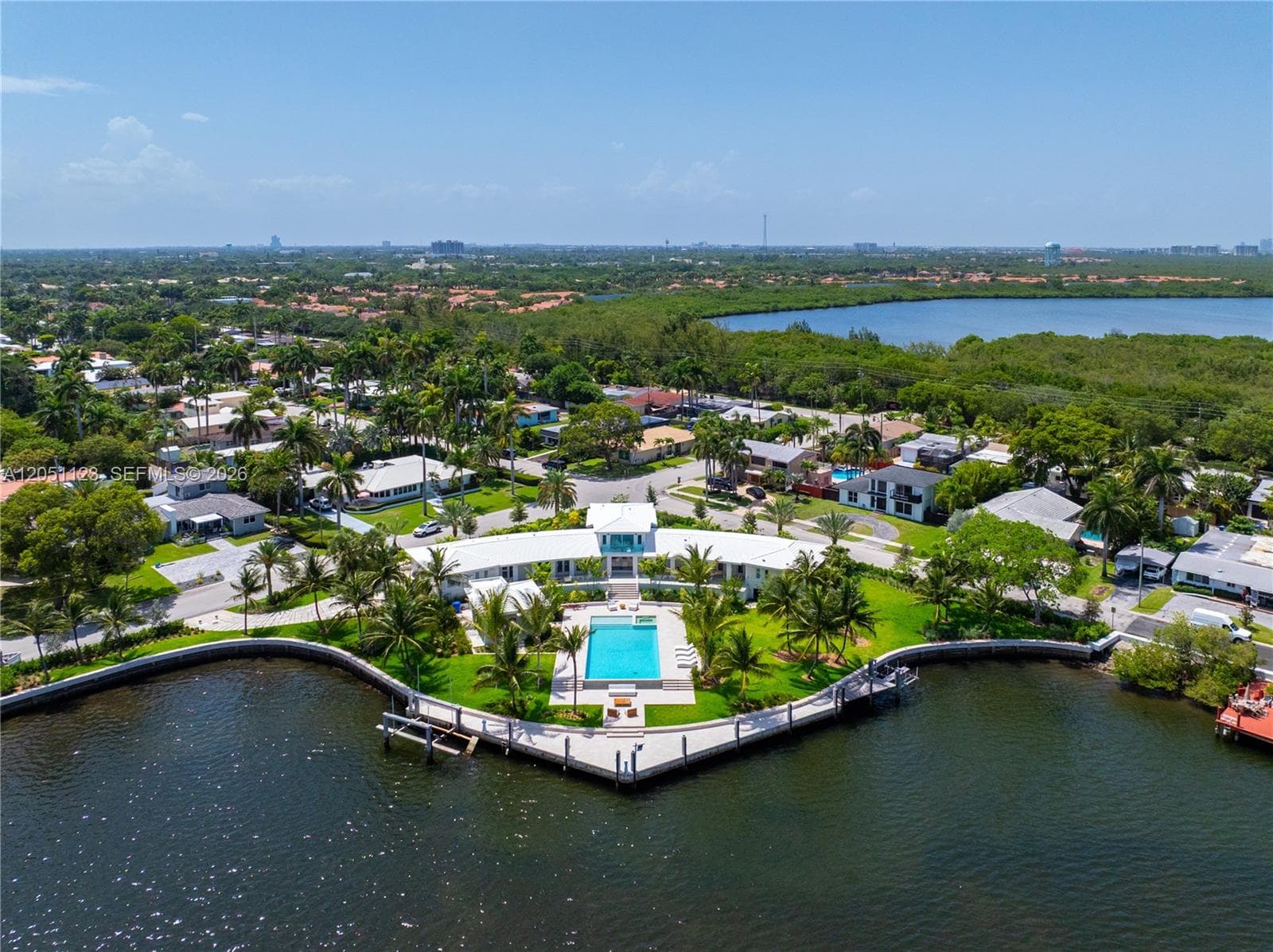 900 N Northlake Dr, Hollywood FL 33019 - Hollywood, FL - Photo 1