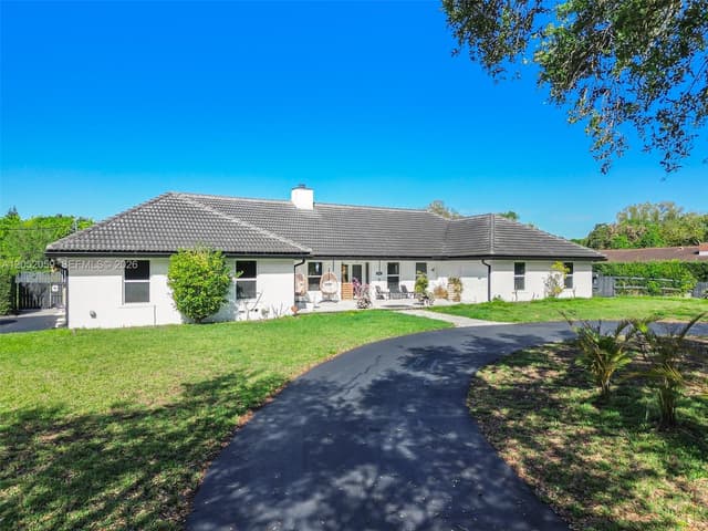 5431 SW 109th Ave, Davie FL 33328 - Davie, FL - Photo 2