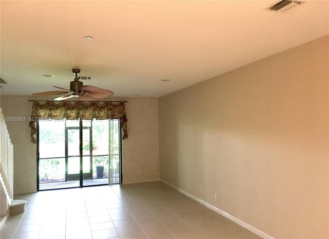 4258 Vineyard Cir, Weston FL 33332 - Weston, FL - Photo 3