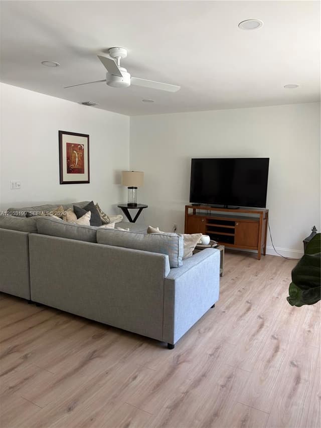 3397 NE 20th Ave, Oakland Park FL 33306 - Oakland Park, FL - Photo 5
