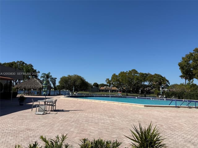 1000 Colony Point Cir # 303, Pembroke Pines FL 33026 - Pembroke Pines, FL - Photo 7