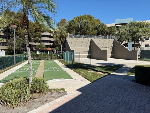 1000 Colony Point Cir # 303, Pembroke Pines FL 33026 - Pembroke Pines, FL - Photo 5
