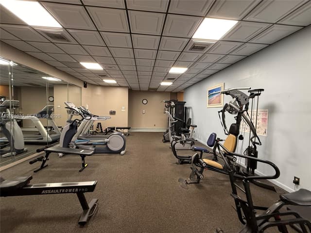 1000 Colony Point Cir # 303, Pembroke Pines FL 33026 - Pembroke Pines, FL - Photo 4