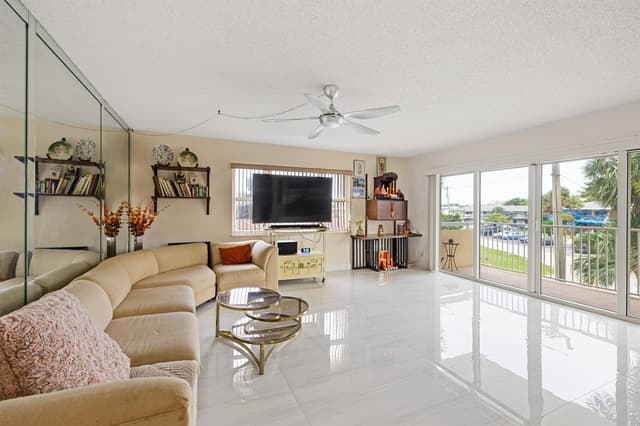 1200 Hibiscus Avenue # 201, Pompano Beach FL 33062 - Pompano Beach, FL - Photo 4