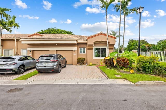 10156 Lombardy Drive, Tamarac FL 33321 - Tamarac, FL - Photo 2