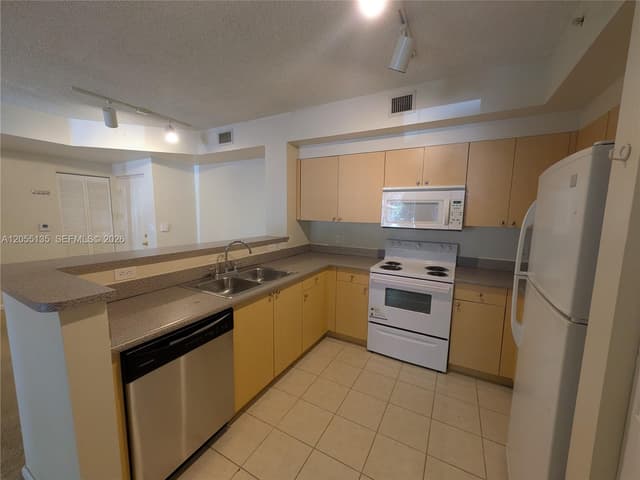 8060 N Nob Hill Rd # 101, Tamarac FL 33321 - Tamarac, FL - Photo 3