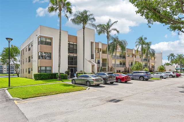 7468 Fairfax Dr # 302, Tamarac FL 33321 - Tamarac, FL - Photo 2