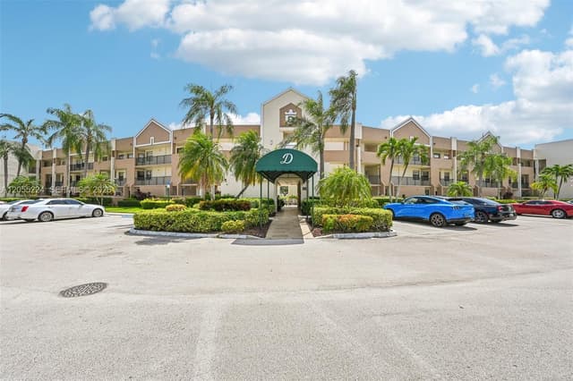 7468 Fairfax Dr # 302, Tamarac FL 33321 - Tamarac, FL - Photo 3