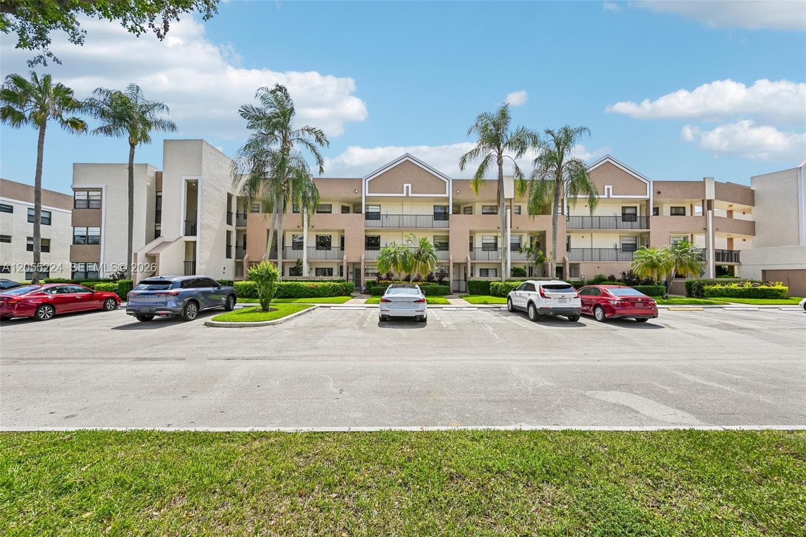 7468 Fairfax Dr # 302, Tamarac FL 33321 - Tamarac, FL - Photo 1