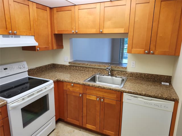 9311 Orange Grove Dr # 408, Davie FL 33324 - Davie, FL - Photo 4
