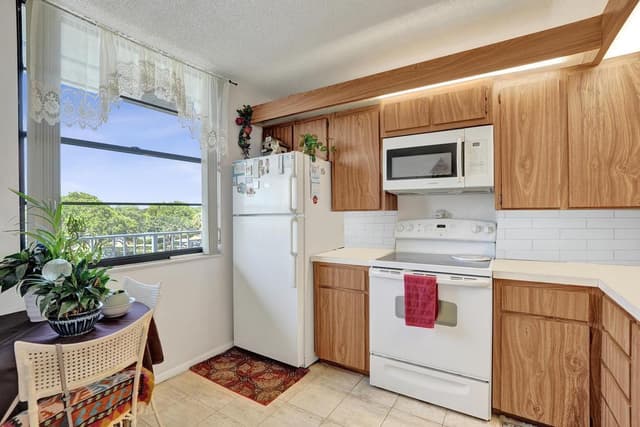 1524 Whitehall Drive # 406, Davie FL 33324 - Davie, FL - Photo 6