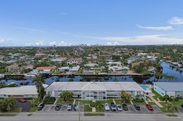 2400 NE 36th Street # 10, Lighthouse Point FL 33064 - Lighthouse Point, FL - Photo 2