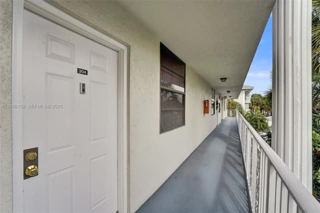 1713 Whitehall Dr # 304, Davie FL 33324 - Davie, FL - Photo 4