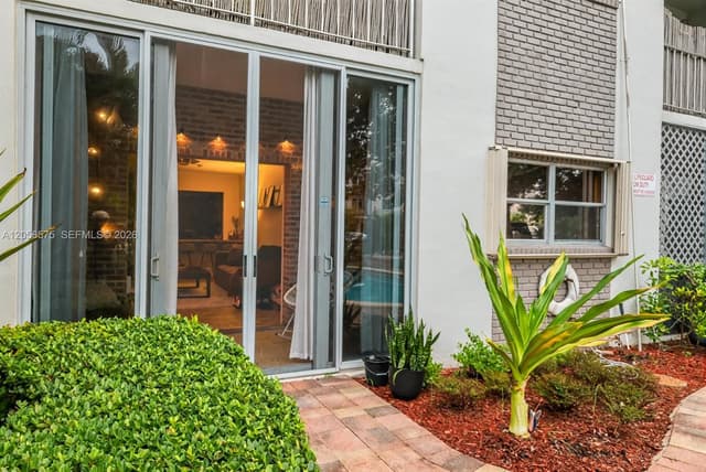 1541 NE 34th Ct # 104, Oakland Park FL 33334 - Oakland Park, FL - Photo 2