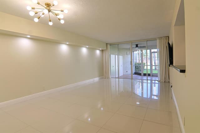 1900 Sabal Palm Drive # 106, Davie FL 33324 - Davie, FL - Photo 4