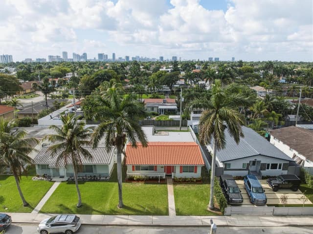 1114 Johnson Street, Hollywood FL 33019 - Hollywood, FL - Photo 2