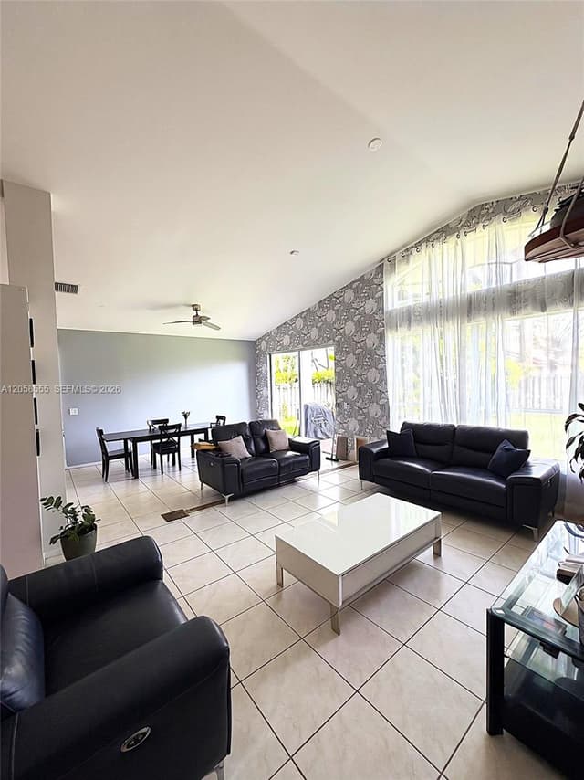 13237 NW 15th Ct, Pembroke Pines FL 33028 - Pembroke Pines, FL - Photo 2