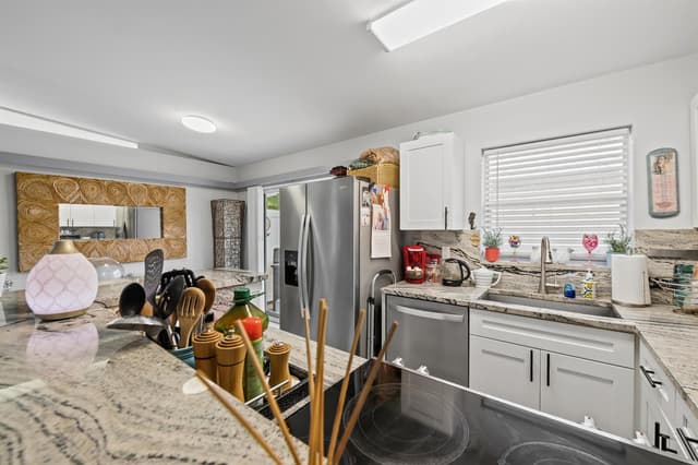 4565 POINCIANA Street # 2, Lauderdale By The Sea FL 33308 - Lauderdale By The Sea, FL - Photo 6