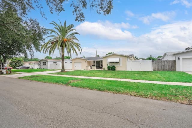 8963 SW 53rd St, Cooper City FL 33328 - Cooper City, FL - Photo 3