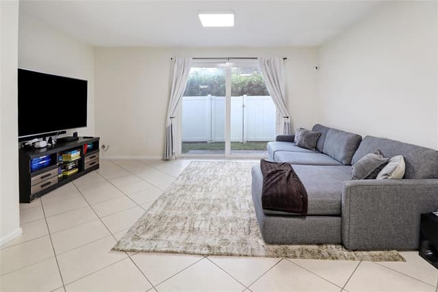 8106 Prestige Commons Drive # 8106, Tamarac FL 33321 - Tamarac, FL - Photo 7