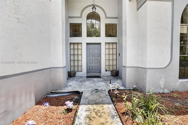 11584 Waterford Ct, Cooper City FL 33026 - Cooper City, FL - Photo 2