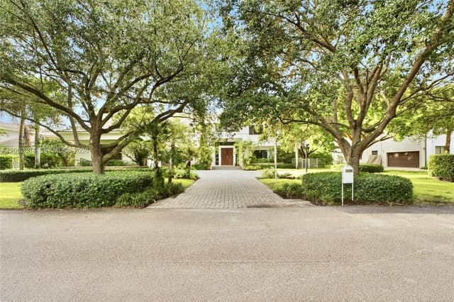 10708 Indian Trl, Davie FL 33328 - Davie, FL - Photo 2