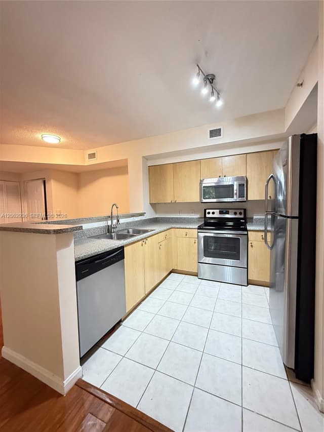 7940 N Nob Hill Rd # 204, Tamarac FL 33321 - Tamarac, FL - Photo 2