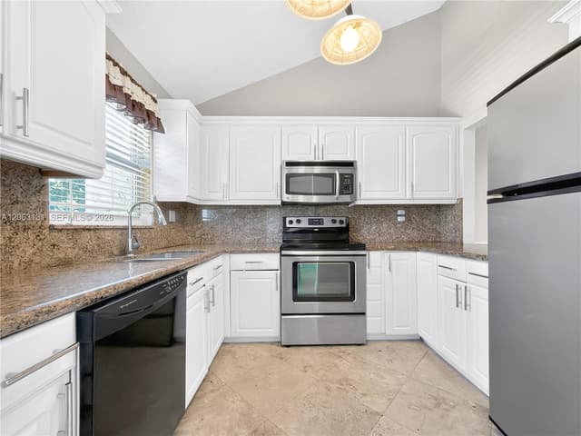 3037 NE 13th Ave, Oakland Park FL 33334 - Oakland Park, FL - Photo 6