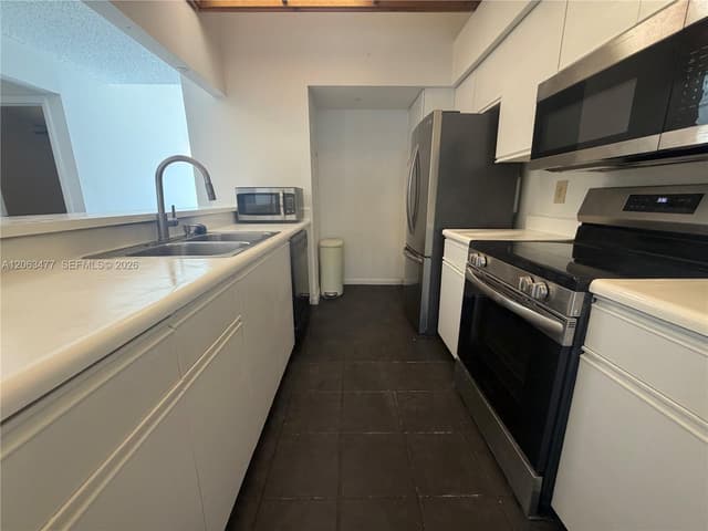 1172 NW 122nd Ter, Pembroke Pines FL 33026 - Pembroke Pines, FL - Photo 7