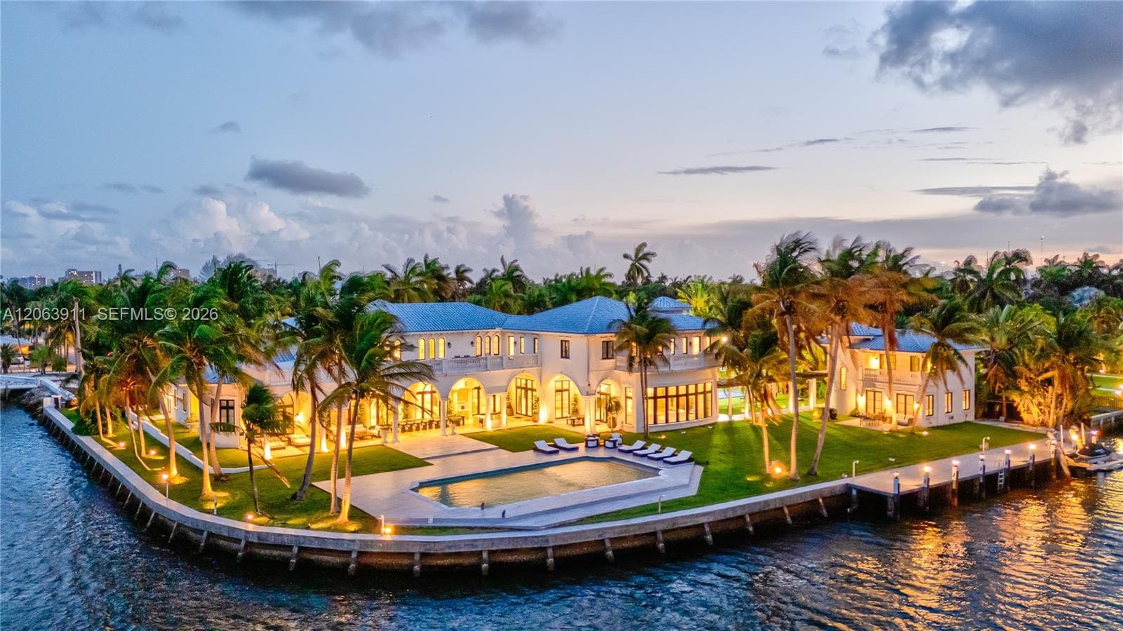 900 S Northlake Dr, Hollywood FL 33019 - Hollywood, FL - Photo 1