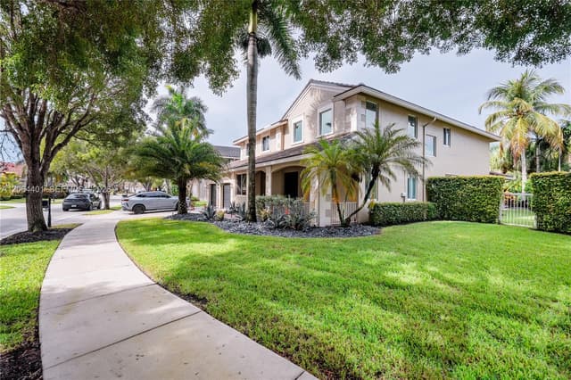 3917 Heron Ridge Ln, Weston FL 33331 - Weston, FL - Photo 2