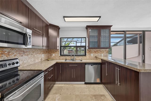 1217 NW 122nd Ter, Pembroke Pines FL 33026 - Pembroke Pines, FL - Photo 7