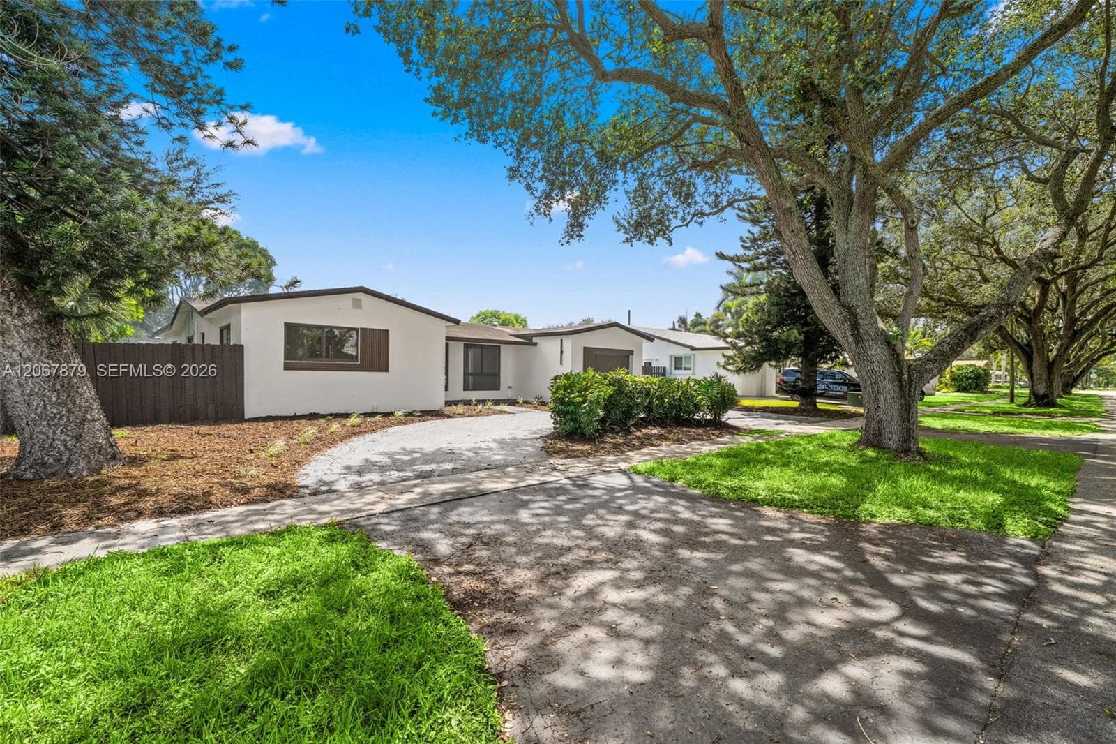8978 SW 49th St, Cooper City FL 33328