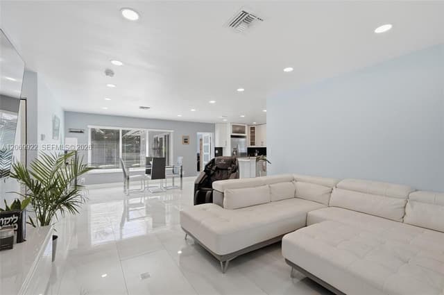 1580 NE 34th St, Oakland Park FL 33334 - Oakland Park, FL - Photo 6