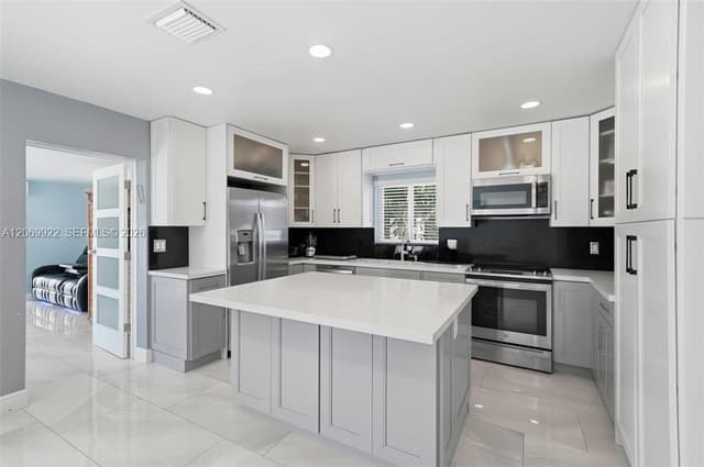 1580 NE 34th St, Oakland Park FL 33334 - Oakland Park, FL - Photo 3