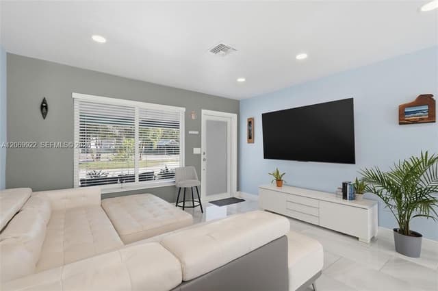 1580 NE 34th St, Oakland Park FL 33334 - Oakland Park, FL - Photo 5