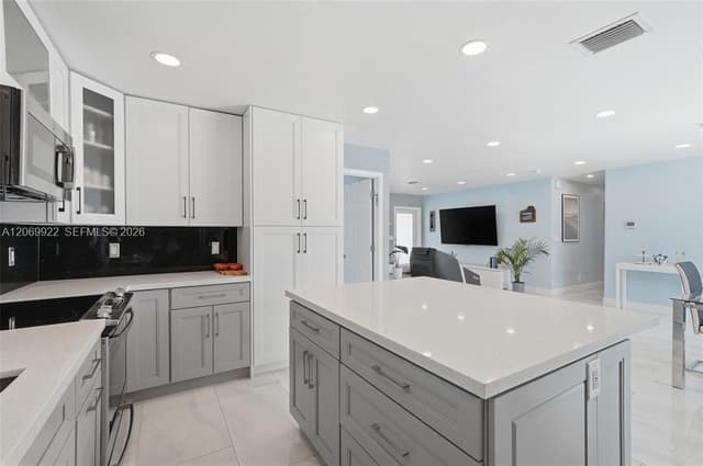 1580 NE 34th St, Oakland Park FL 33334 - Oakland Park, FL - Photo 4