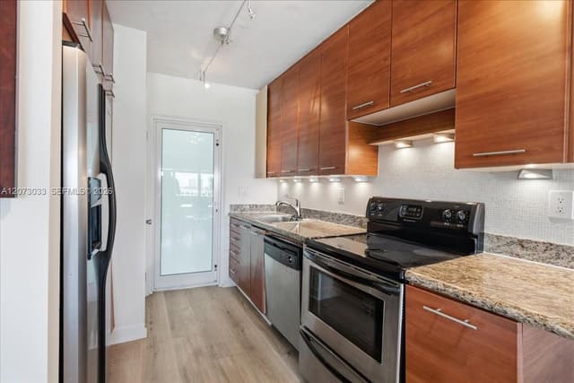 3250 NE 28th St # 806, Fort Lauderdale FL 33308 - Fort Lauderdale, FL - Photo 2