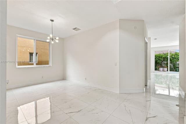 445 Conservation Dr, Weston FL 33327 - Weston, FL - Photo 5