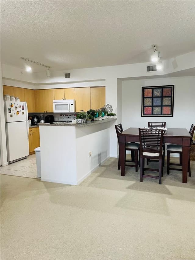 8020 N NOB HILL Road # 206, Tamarac FL 33321 - Tamarac, FL - Photo 4