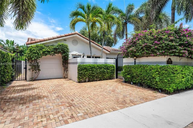 1015 SE 11th Ct, Fort Lauderdale FL 33316 - Fort Lauderdale, FL - Photo 2