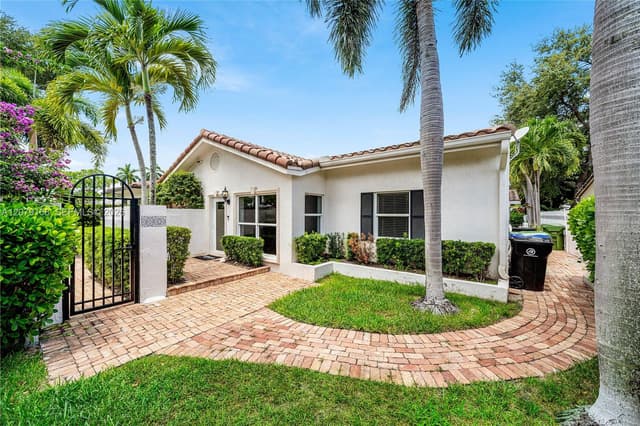 1015 SE 11th Ct, Fort Lauderdale FL 33316 - Fort Lauderdale, FL - Photo 3
