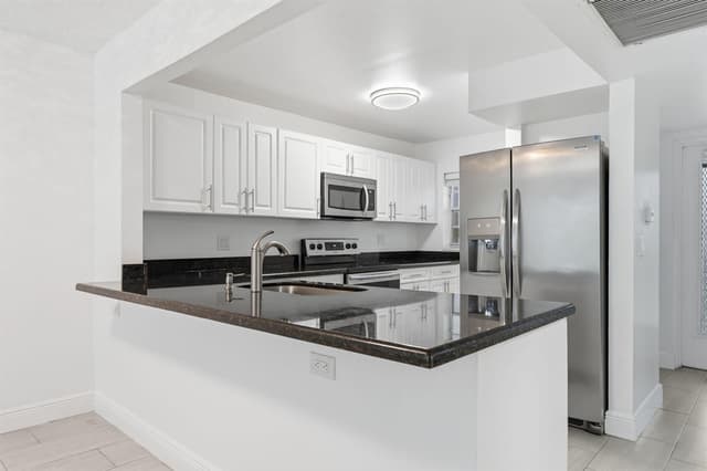9325 LAGOON Place # 405, Davie FL 33324 - Davie, FL - Photo 3