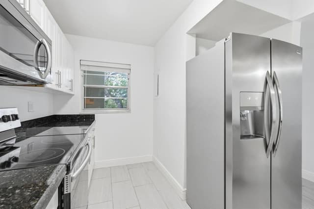 9325 LAGOON Place # 405, Davie FL 33324 - Davie, FL - Photo 5