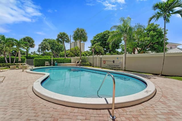 5555 N Ocean Boulevard # 17, Lauderdale By The Sea FL 33308 - Lauderdale By The Sea, FL - Photo 4