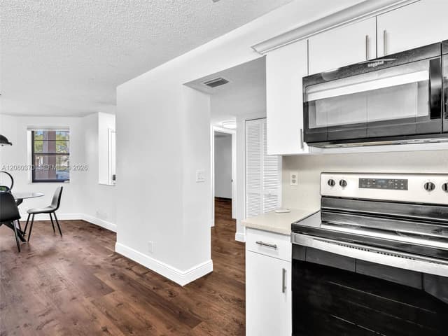 7518 Fairfax Dr # 110, Tamarac FL 33321 - Tamarac, FL - Photo 6