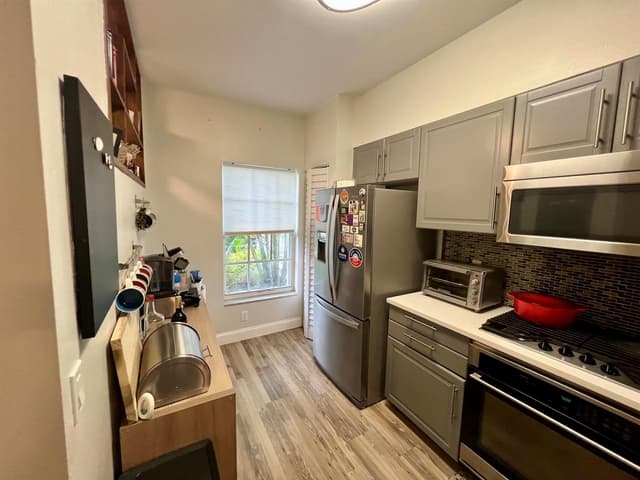 7844 Dixie Beach Circle, Tamarac FL 33321 - Tamarac, FL - Photo 4